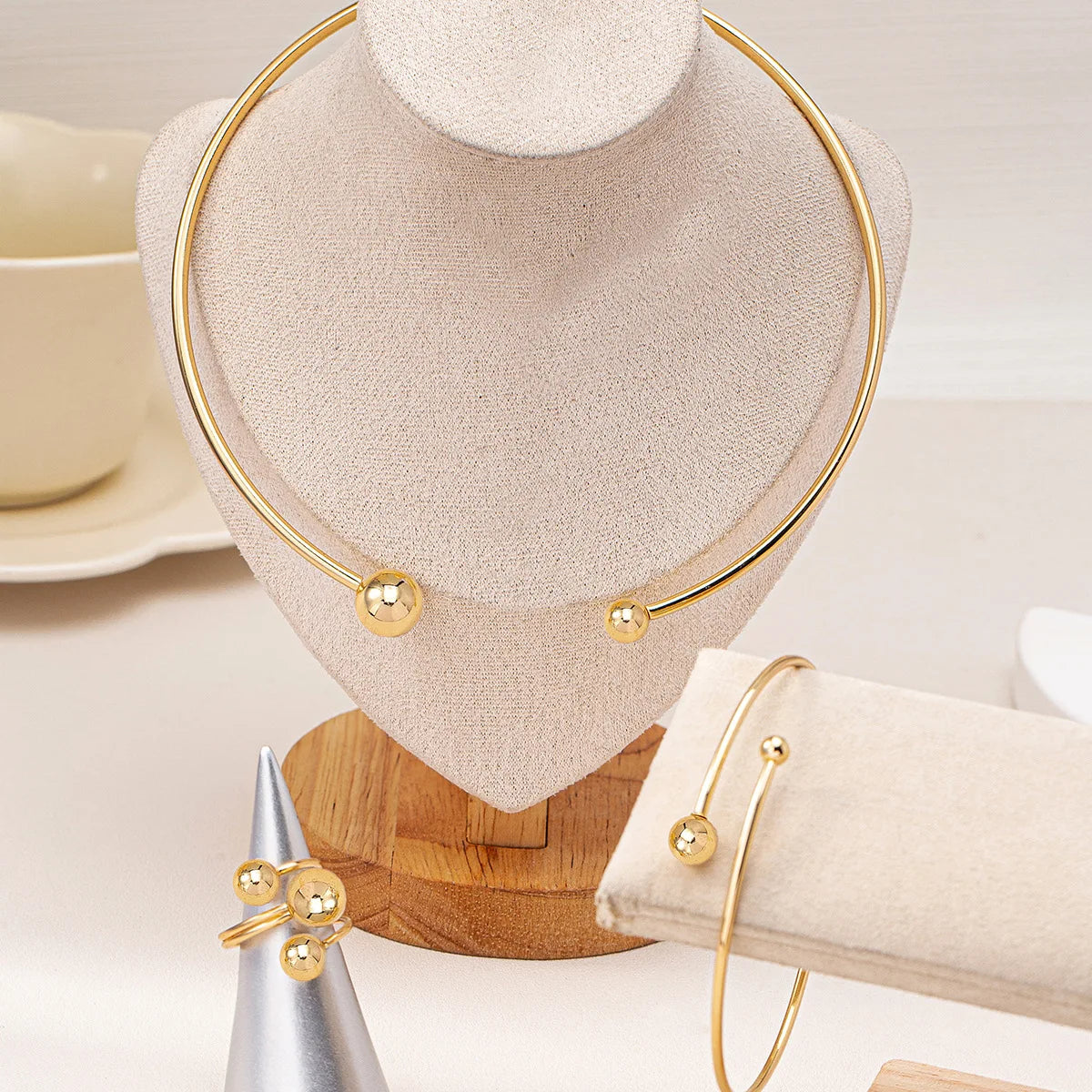 3-Piece Jewelry Set -  Gold-plated Ring Bracelet Necklace